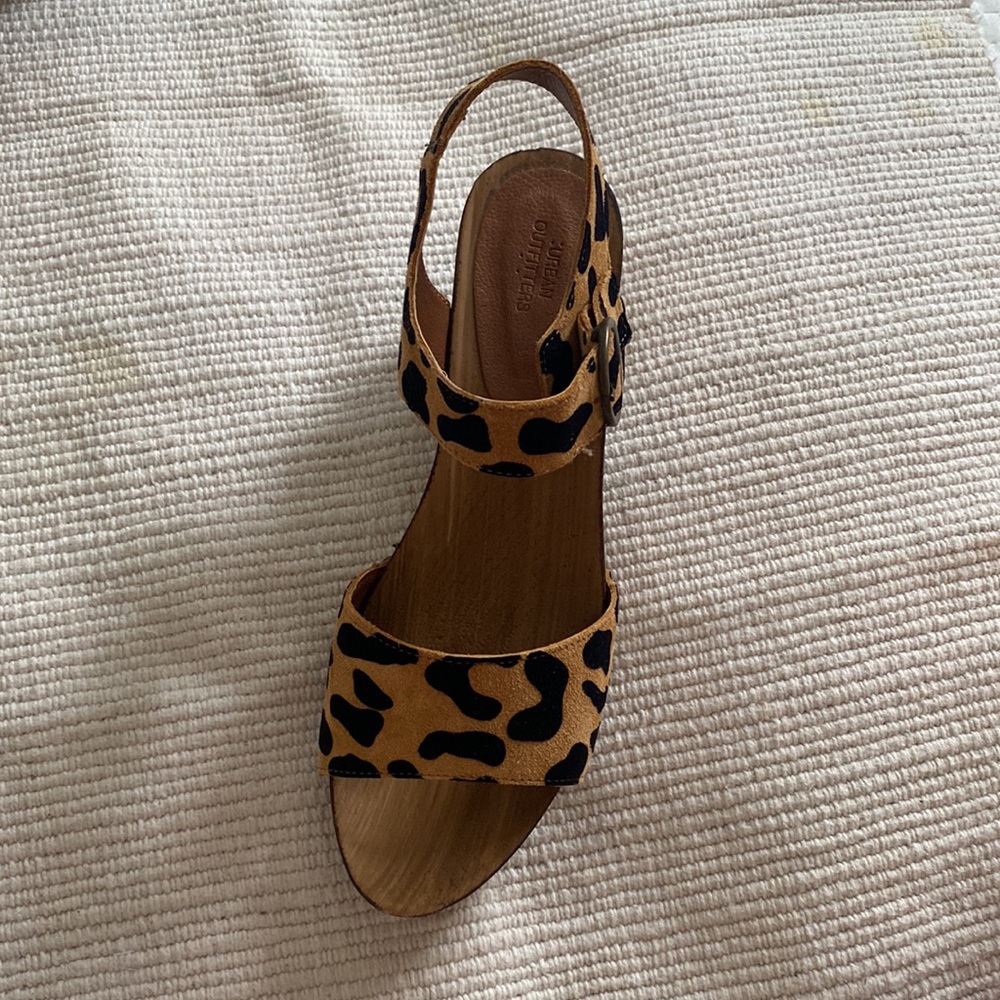 Strapy Sandals: Leopard Print! - image 2